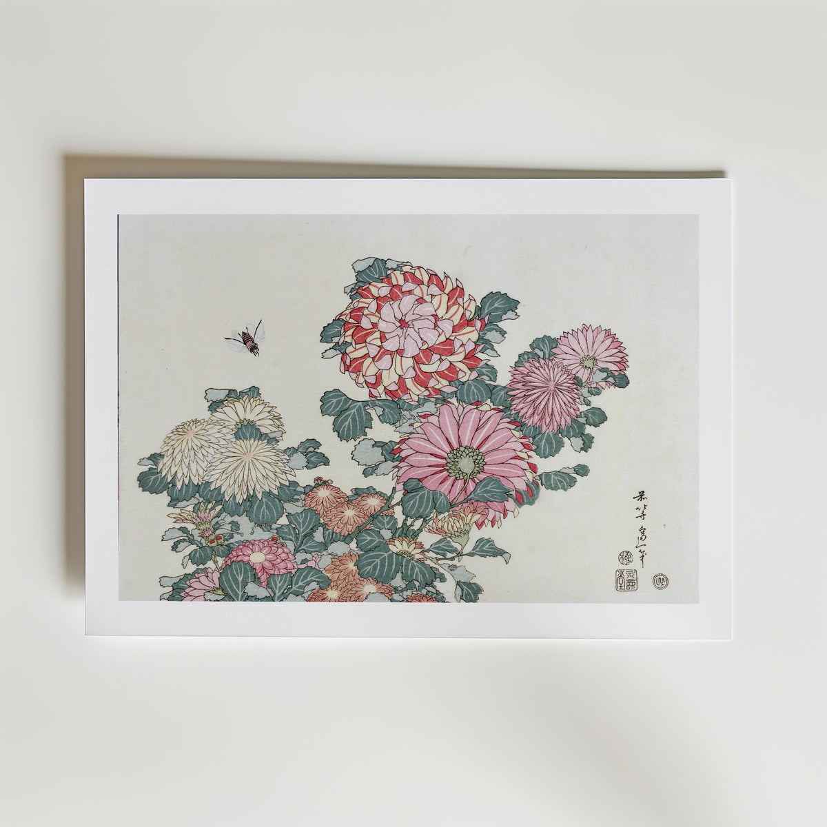 Katsushika Hokusai Chrysanthemums and Bee 1834 Poster – med passepartout