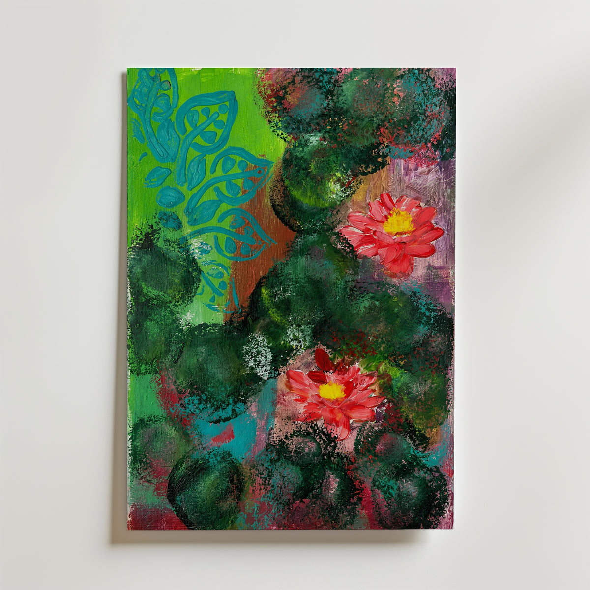Sonia Tondkar Röda Blommor i Grönt Poster – på duk