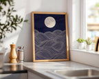 Moonlit Sea Poster – i rum 1
