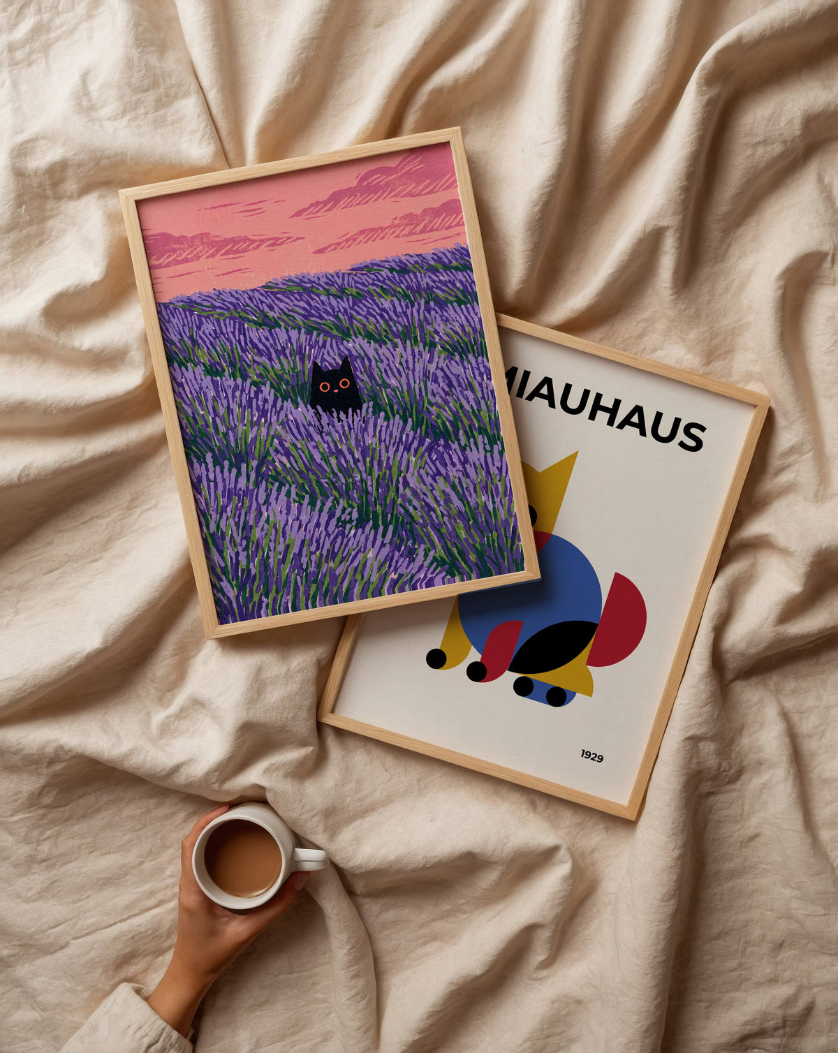 Hidden Cat Lavender Poster – två posters i rum 1