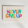 Never Give Up – stilfullt konsttryck från Bozetto, tryckt på matt finpapper i hög tryckkvalitet