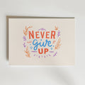 Never Give Up – stilfullt konsttryck från Bozetto, tryckt på matt finpapper i hög tryckkvalitet
