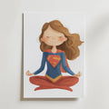 Supergirl Calm – stilfullt konsttryck från Bozetto, tryckt på matt finpapper i hög tryckkvalitet