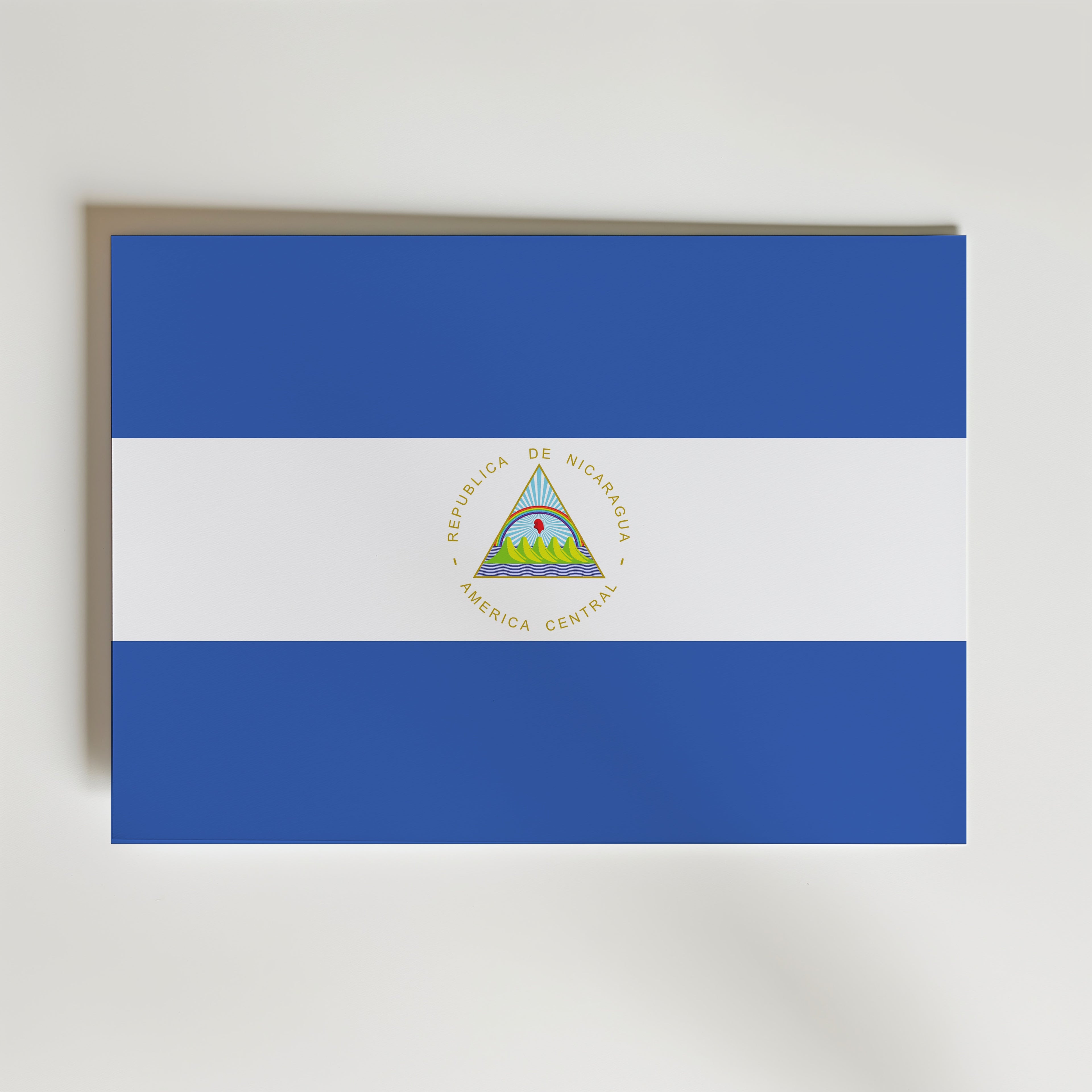 Nicaragua National Flag Poster – modern konst och stilren konsttryck för hemmet hos Bozetto