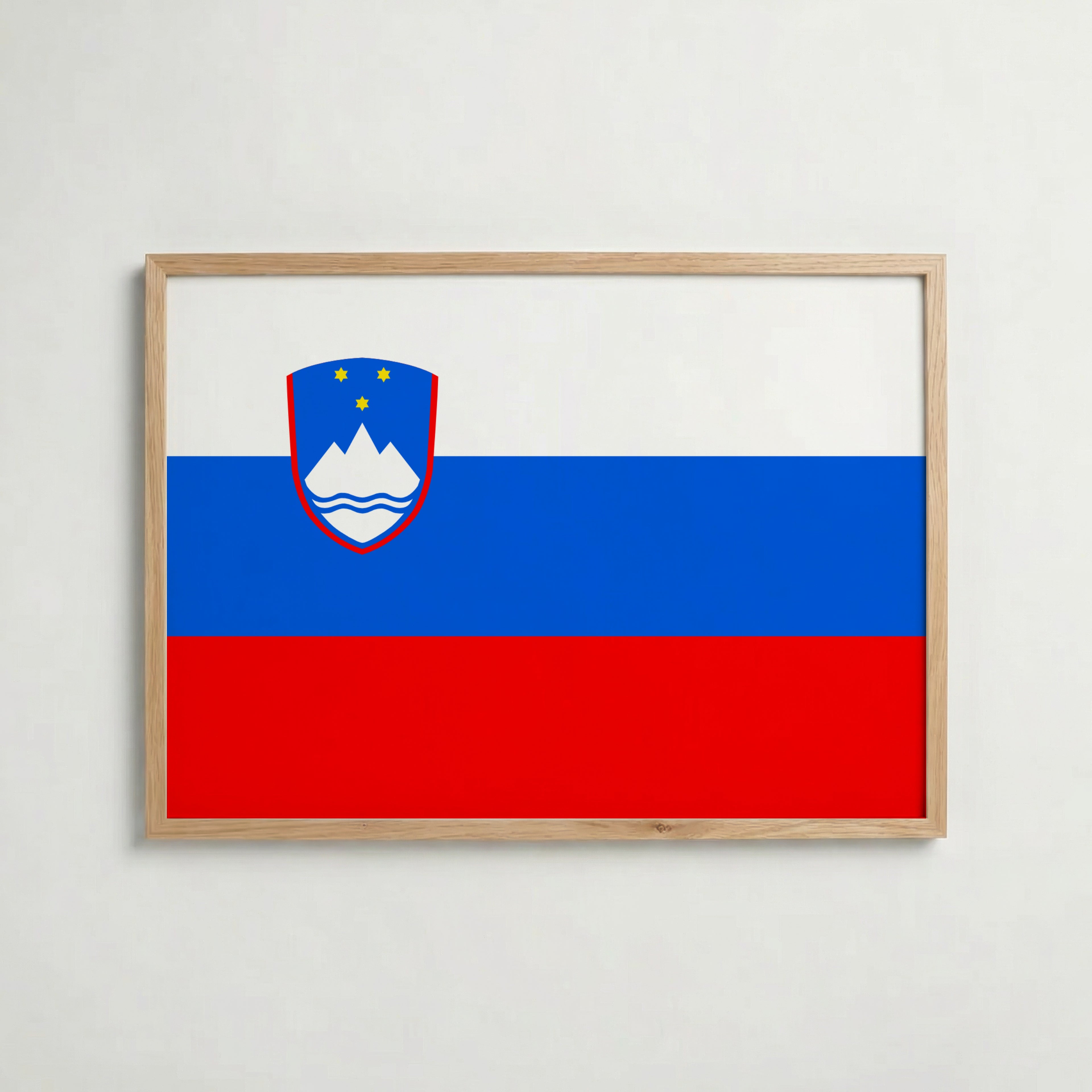Slovenia National Flag Poster i ekram – inramad konsttryck för stilren inredning hos Bozetto