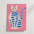 Blue Striped Cat – stilfullt konsttryck från Bozetto, tryckt på matt finpapper i hög tryckkvalitet