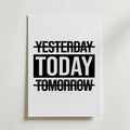 Storleksjämförelse för Today Over Yesterday affisch – Bozetto erbjuder flera format