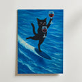 Surfing Wine Cat – stilfullt konsttryck från Bozetto, tryckt på matt finpapper i hög tryckkvalitet