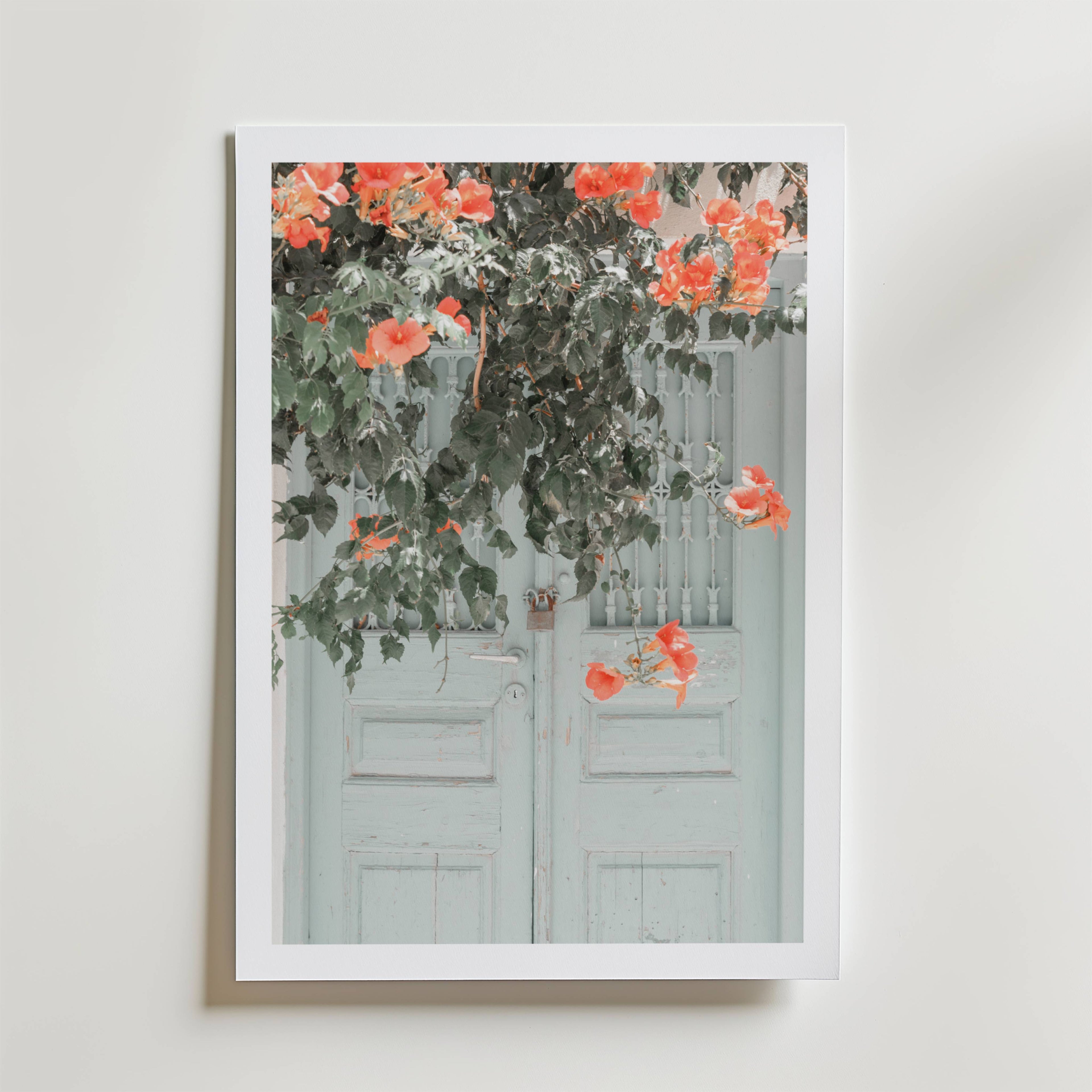 Rustic Floral Doorway – stilfullt konsttryck från Bozetto, tryckt på matt finpapper