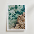 Crystal Reef Water – stilfullt konsttryck från Bozetto, tryckt på matt finpapper