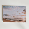 Soft Horizon Sunset – stilfullt konsttryck från Bozetto, tryckt på matt finpapper