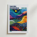 Mockup av Yayoi Kusama Infinite Waves affisch på vägg – köp enkelt hos Bozetto i hög kvalitet