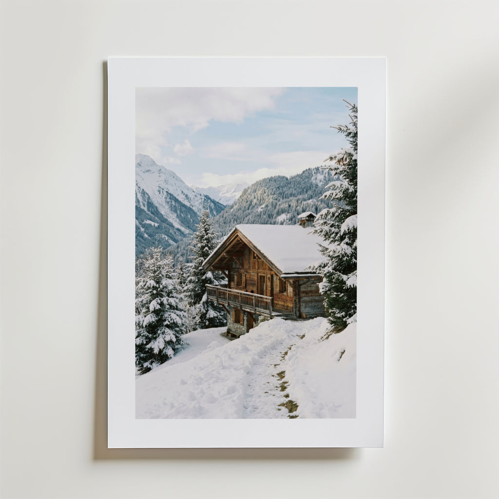 Alpine Retreat Essence – stilfullt konsttryck från Bozetto, tryckt på matt finpapper