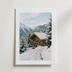 Alpine Retreat Essence – stilfullt konsttryck från Bozetto, tryckt på matt finpapper