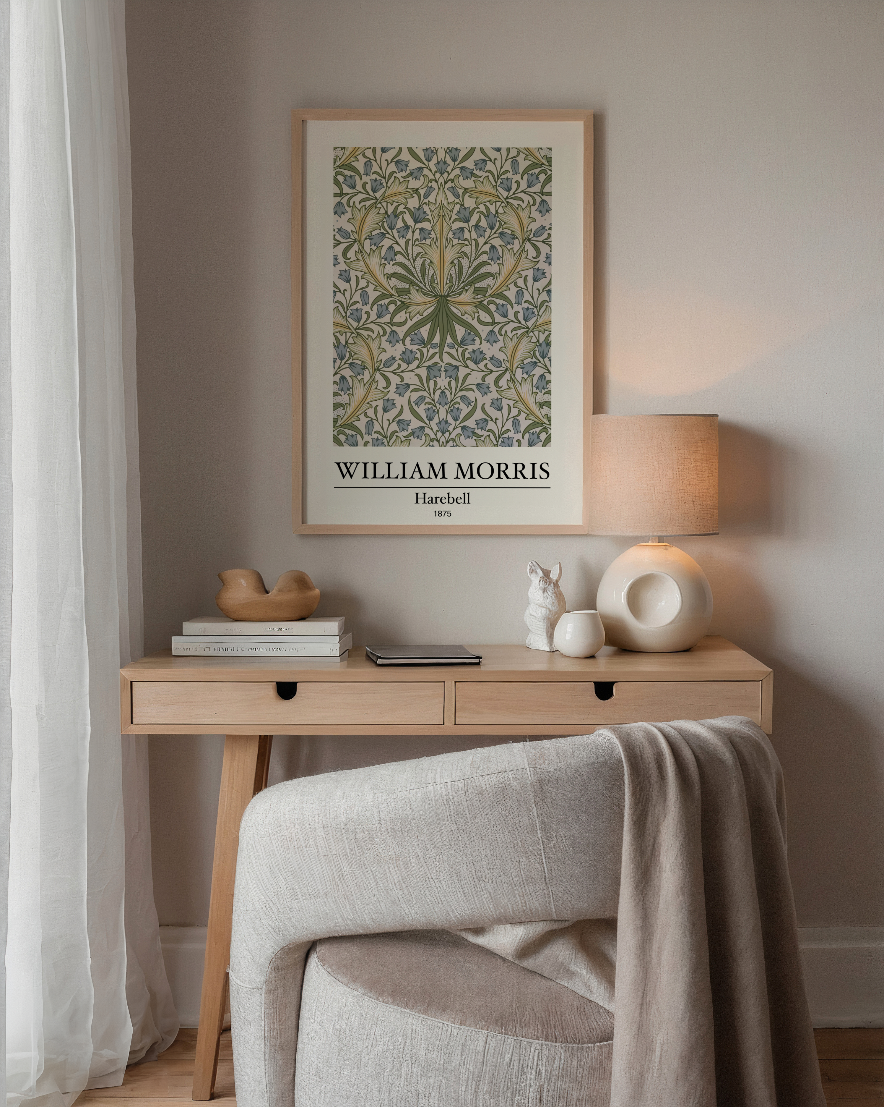 Mockup av William Morris Harebell affisch på vägg – köp enkelt hos Bozetto i hög kvalitet