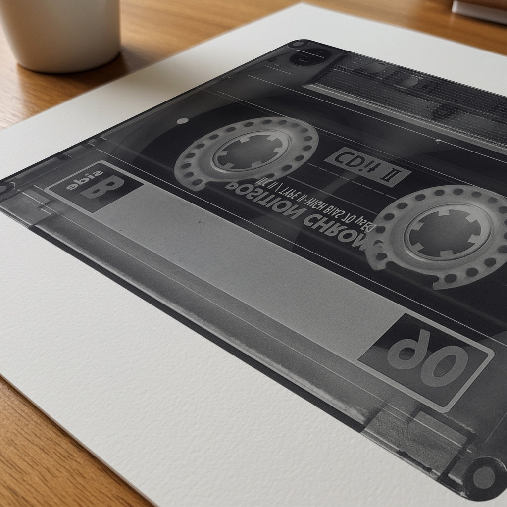 Chrome Cassette Poster – närbild på papper