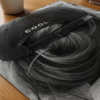 Washed Cool Cap Poster – närbild på papper
