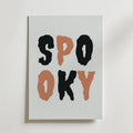 Spooky Vibes – stilfullt konsttryck från Bozetto, tryckt på matt finpapper i hög tryckkvalitet