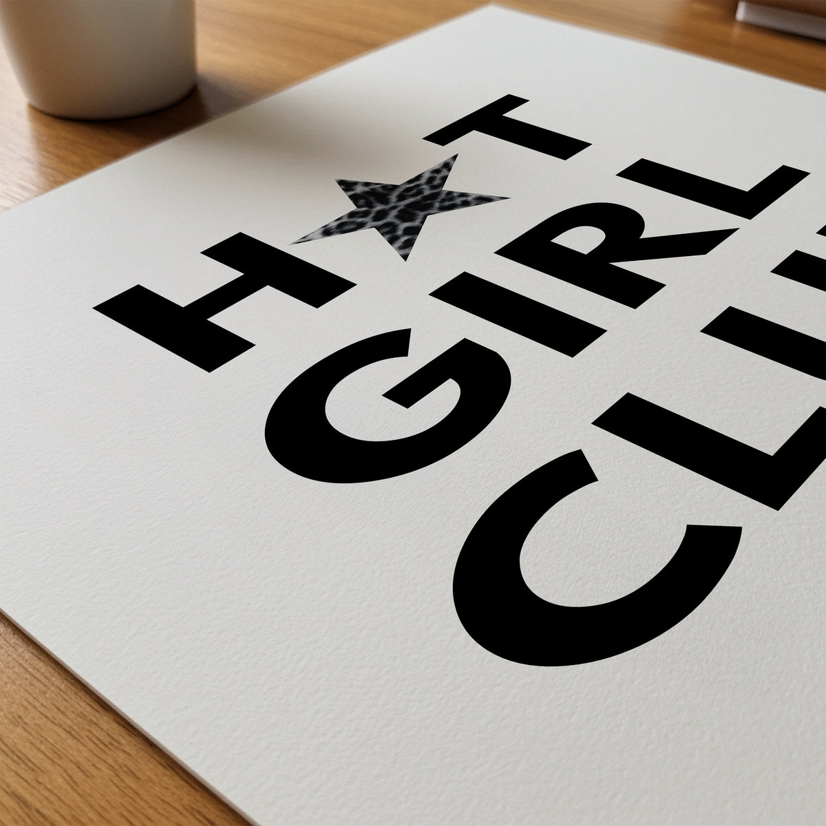 Hot Girl Club Poster – närbild på papper
