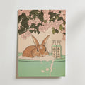 Mockup av Tranquil Rabbit Moment affisch på vägg – köp enkelt hos Bozetto i hög kvalitet