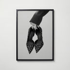 Carried Leopard Pumps Poster – svart ram