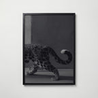 Leopard In Stride Poster – svart ram