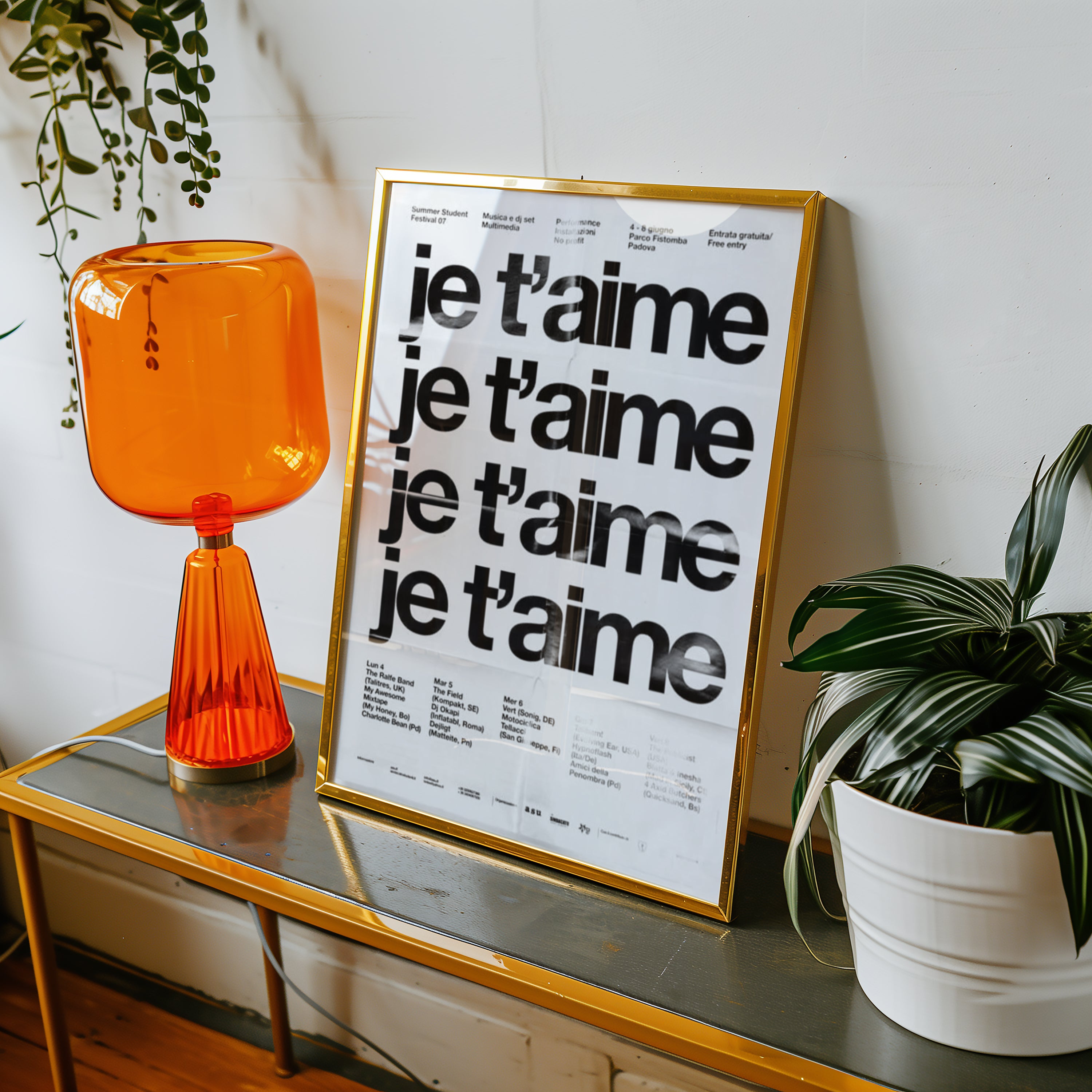 Je T’aime poster visualiserad på vägg – se rätt storlek med mockup från Bozetto i hög tryckkvalitet