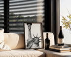 Väggmockup med Liberty in Black & White – köp enkelt hos Bozetto affisch i hög kvalitet