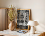 Paris Balcony poster visualiserad på vägg – se rätt storlek med mockup från Bozetto