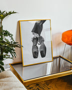 Mockup av Minimalist Heels affisch på vägg – köp enkelt hos Bozetto i hög kvalitet