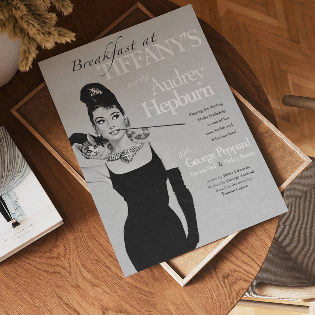 Breakfast at Tiffany’s – affisch med stilfullt motiv från Bozetto i hög kvalitet