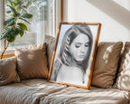 Affischmockup: Lana poster på vit slät vägg – Bozetto konsttryck i hög tryckkvalitet