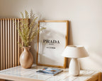 Affischmockup: Prada Marfa poster på vit slät vägg – Bozetto konsttryck i hög tryckkvalitet