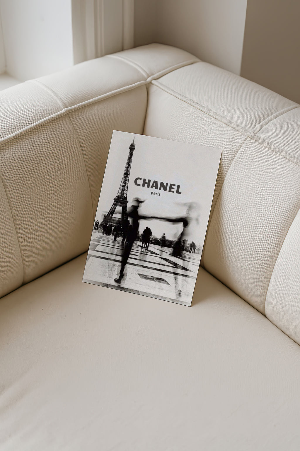 Chanel Paris poster visad rakt fram – Bozetto affisch i hög tryckkvalitet i hög tryckkvalitet
