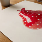 Polka Dot Pear Poster – närbild på papper