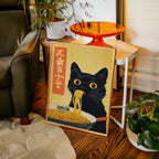 Black Cat Eats Ramen affisch i inrett rum – Bozetto poster i hög tryckkvalitet
