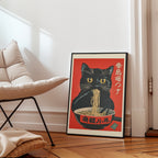 Cat Eating Ramen affisch i inramad miljö på vägg – Bozetto poster i hög tryckkvalitet
