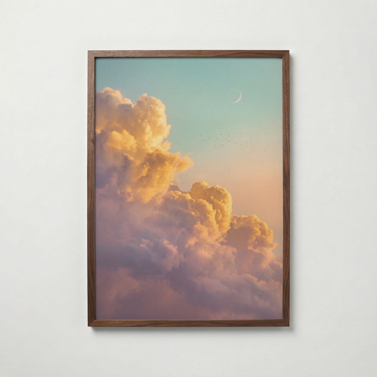 Dusk Drift Poster i valnötsram, bärnstensgula moln från Bozetto med fri frakt över 499 kr