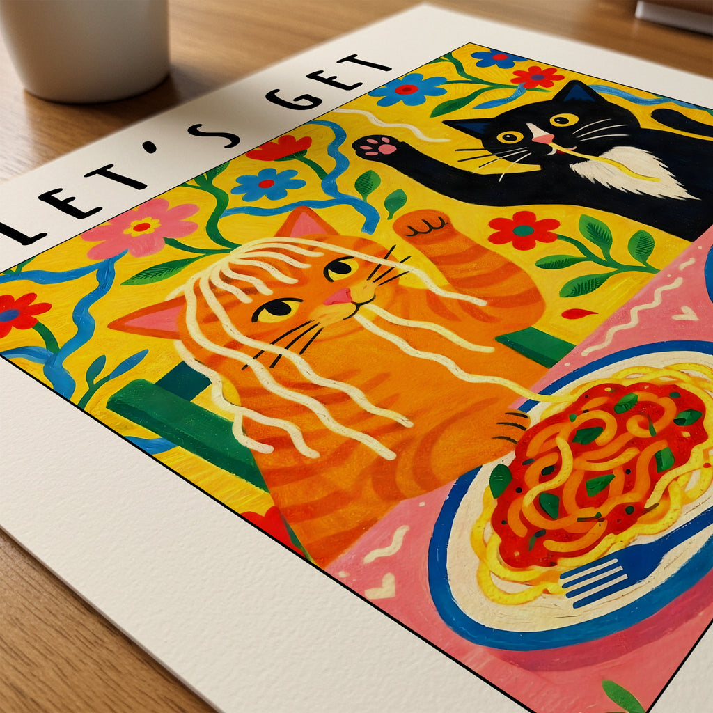 Lets Get Saucy Cat Dinner Poster på skrivbord - Bozetto