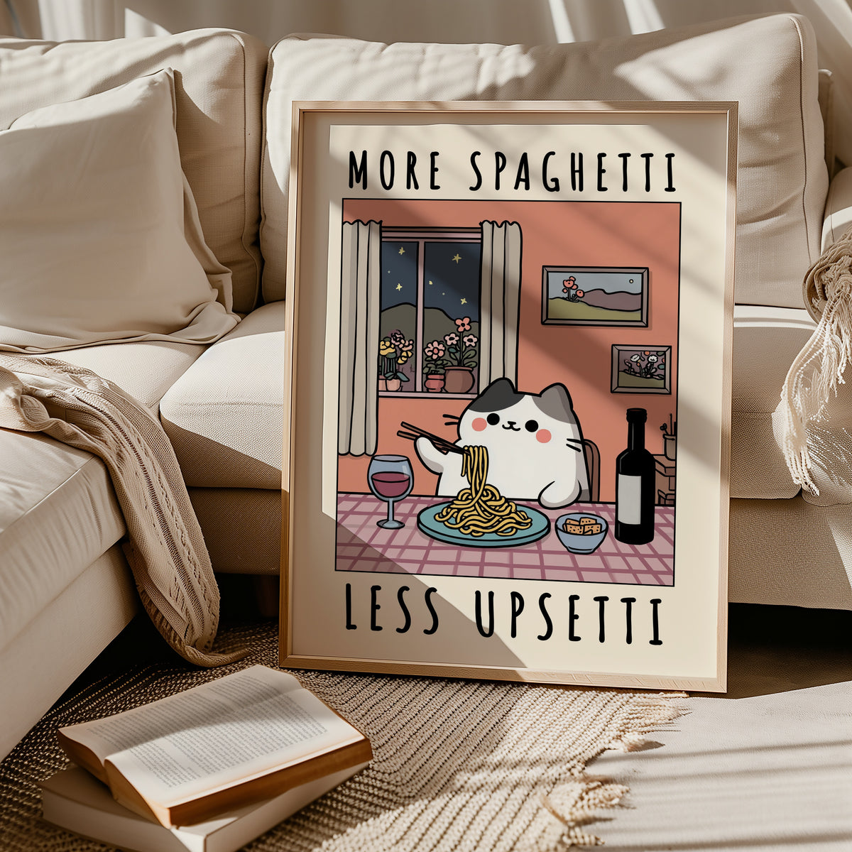 Spaghetti Comfort Cat poster på vägg i inrett rum – Bozetto affisch i hög kvalitet