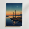 Twilight Harbour, japanskt träsnitt med båtar, poster tryckt i Sverige från Bozetto